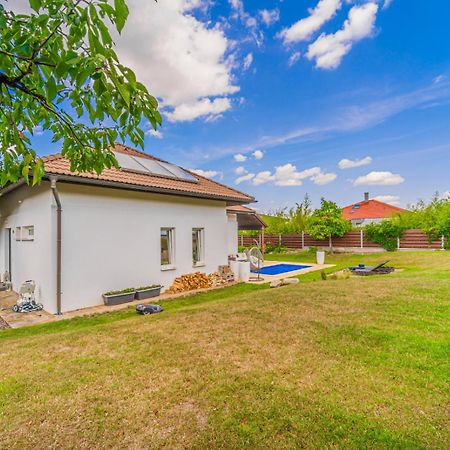 Vila Sara S Bazenem A Infrasaunou Na Kraji Prahy Zbuzany Dış mekan fotoğraf